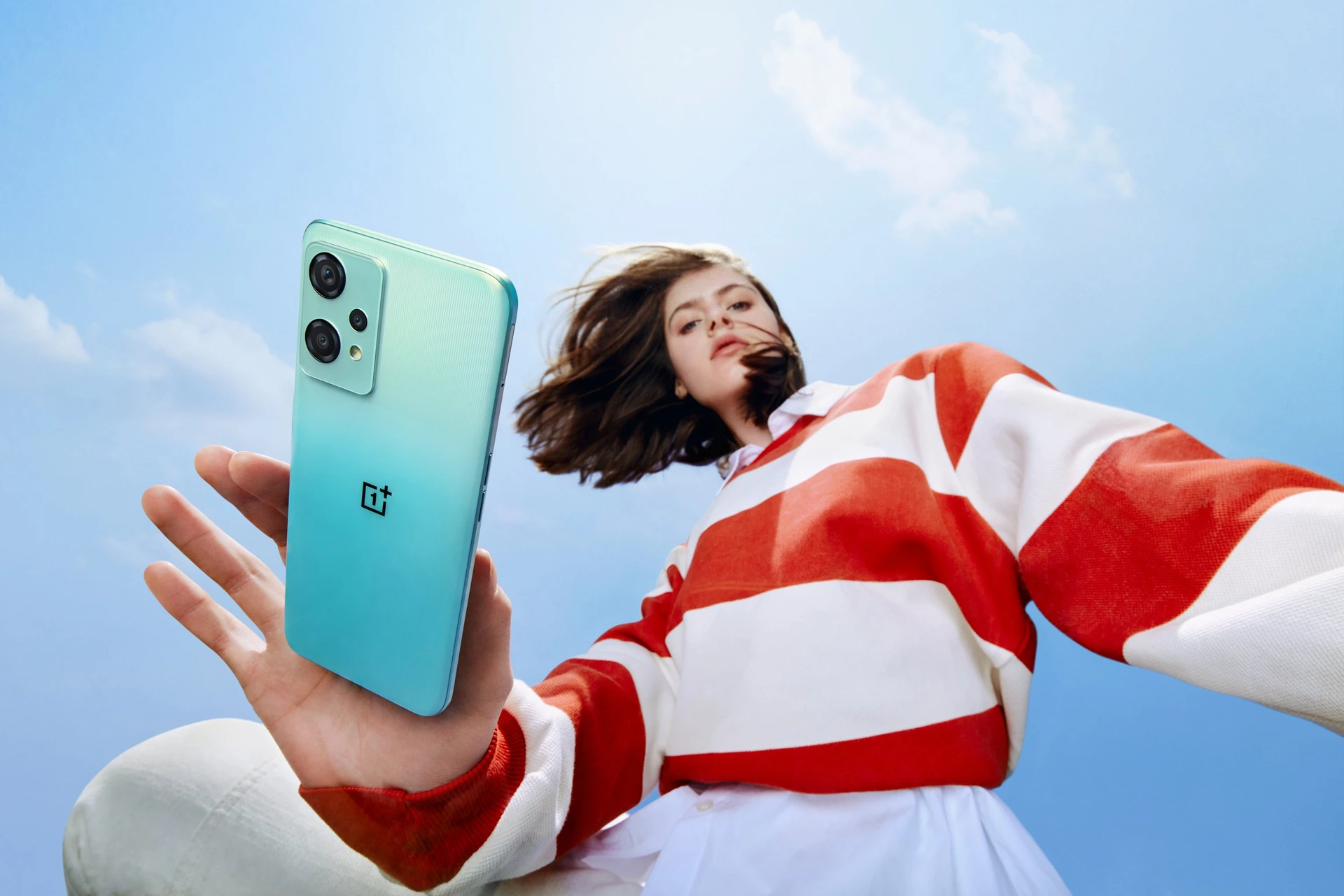 OnePlus_Nord_CE_2_Lite_lifestyle___flashing_the_phone_and_looking_angry
