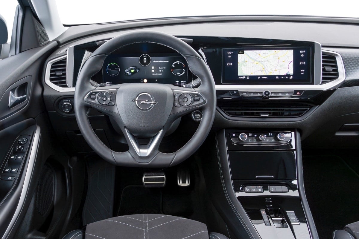 Opel Grandland Hybrid inside