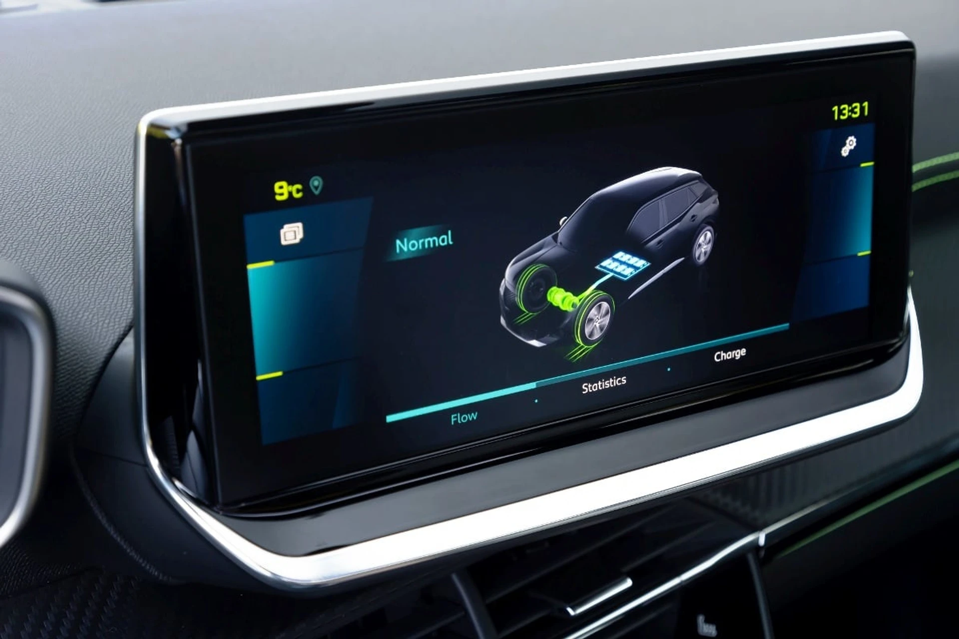 PEUGEOT e-2008 inside