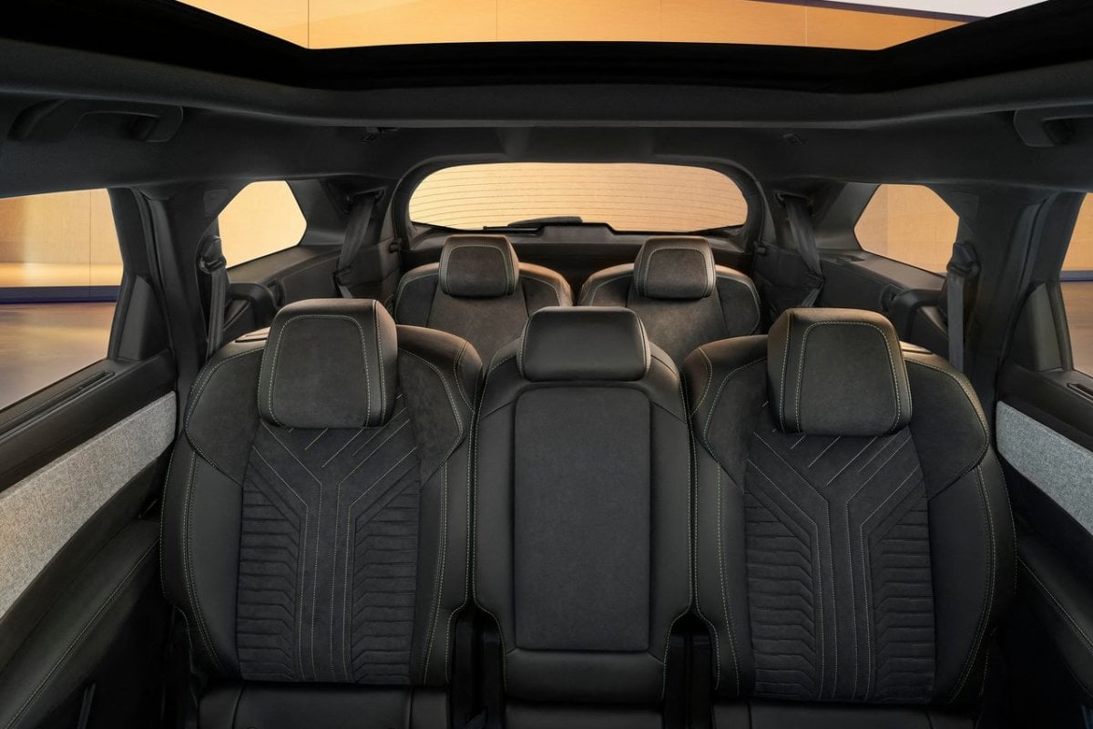 Peugeot E-5008 seats