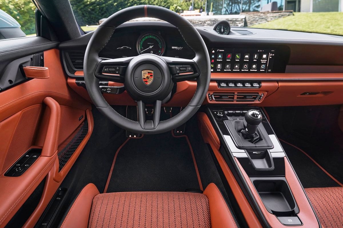 Porsche 911 S-T inside