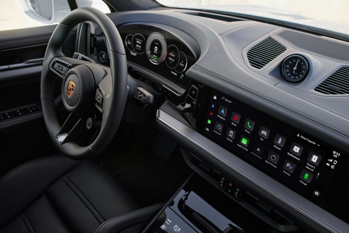 Porsche Cayenne Turbo E-Hybrid inside