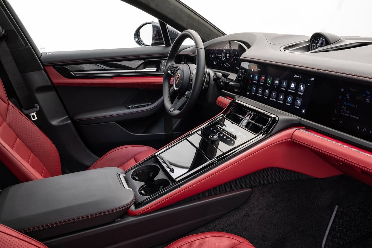 Porsche Panamera inside 2024