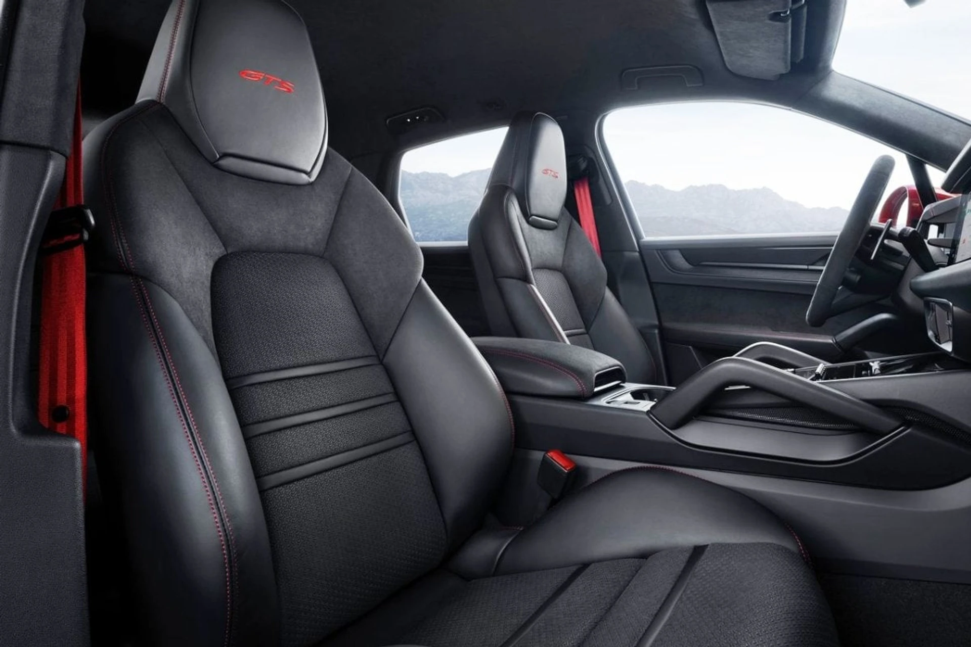 Porsche Cayenne GTS seats