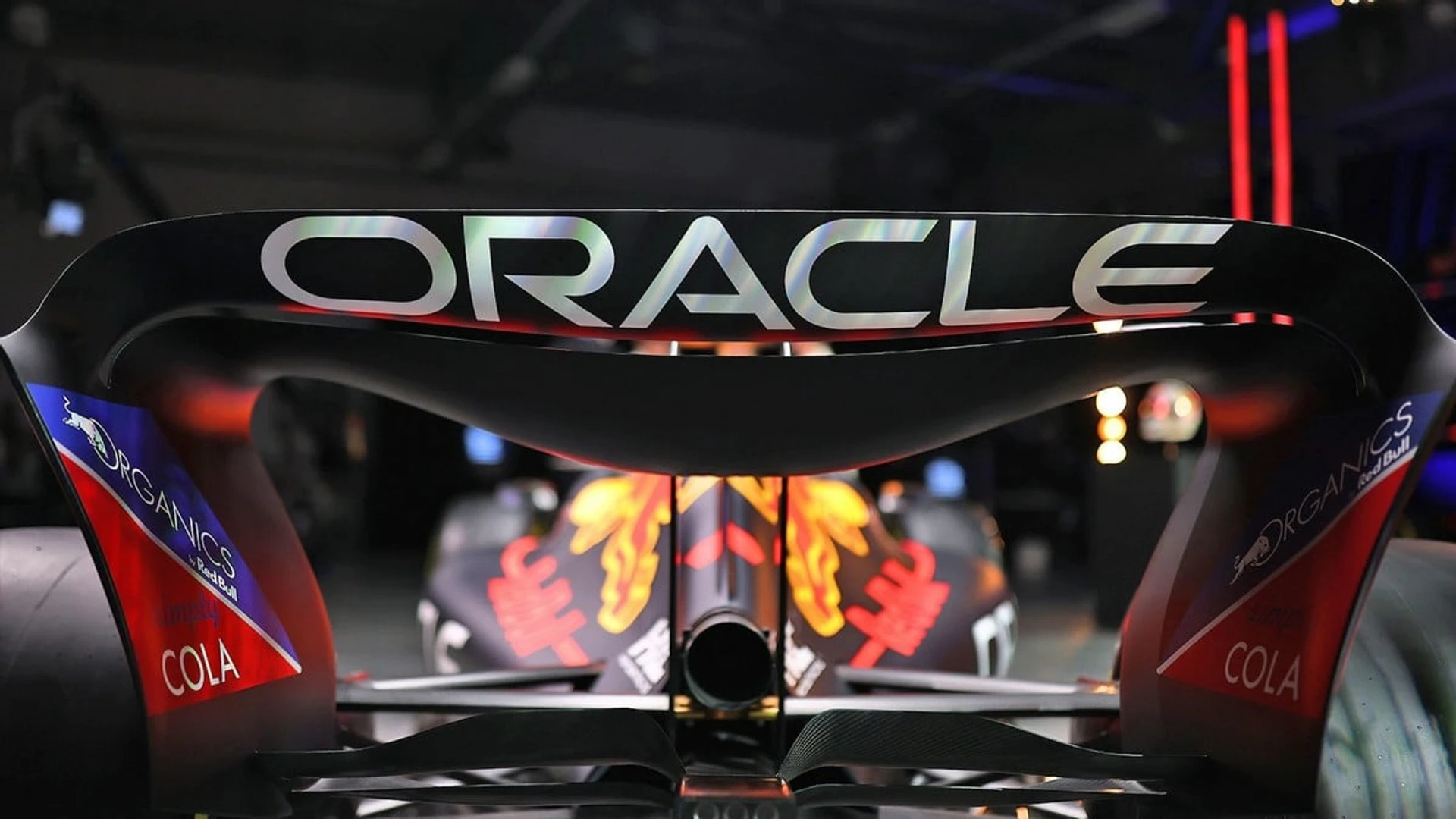 Red_Bull_RB18_04