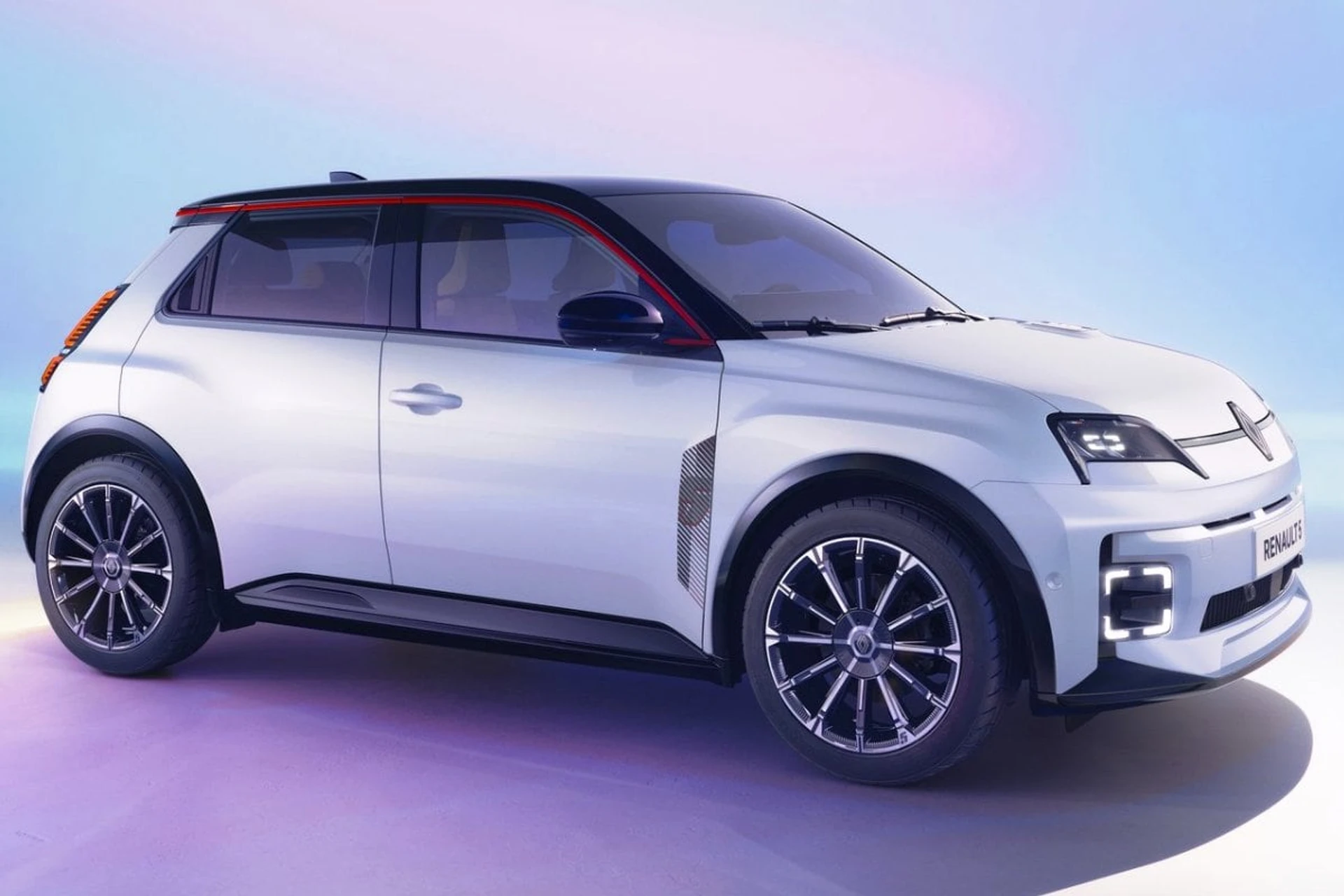 Renault 5 E-Tech white