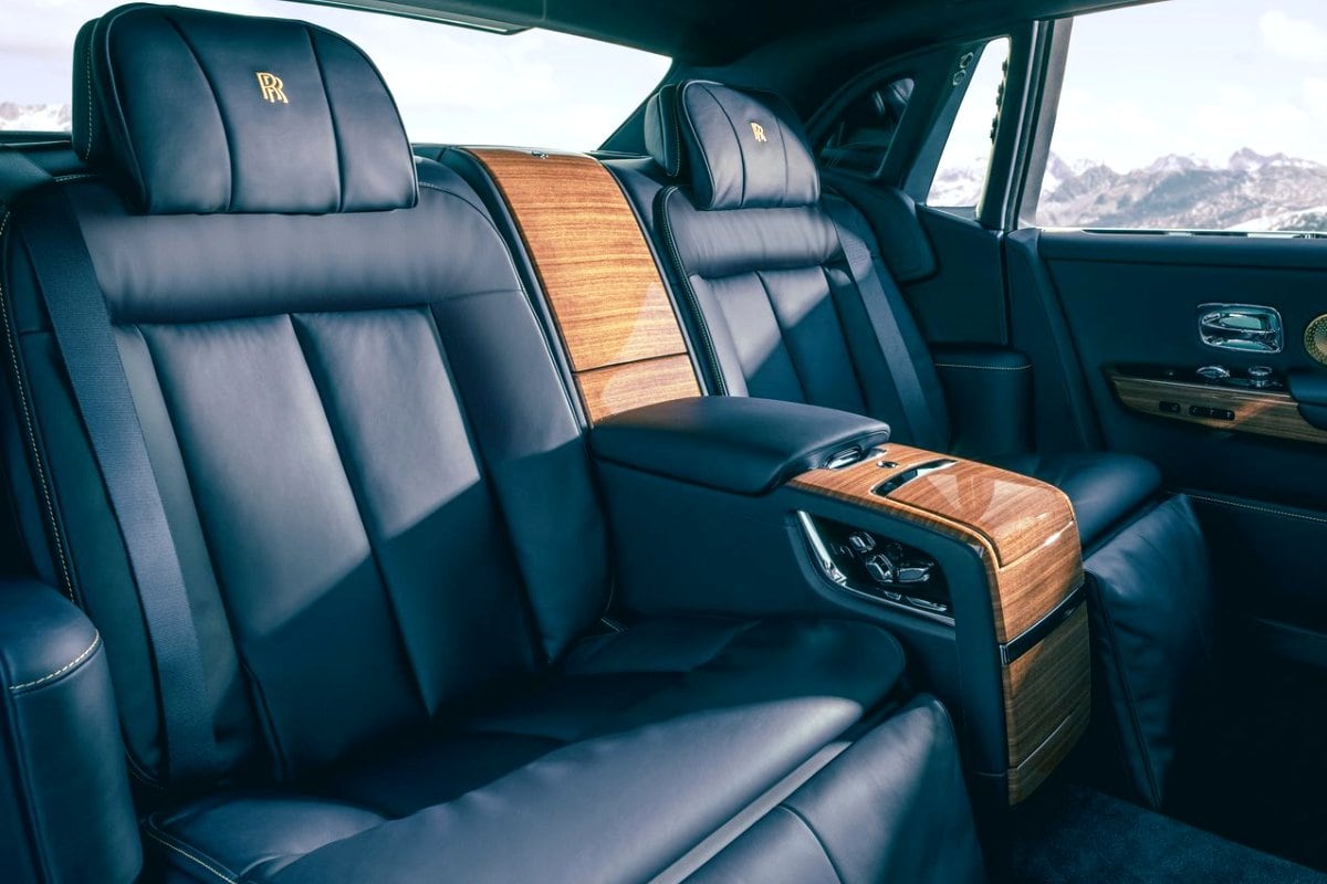 Rolls-Royce Phantom Goldfinger inside rear