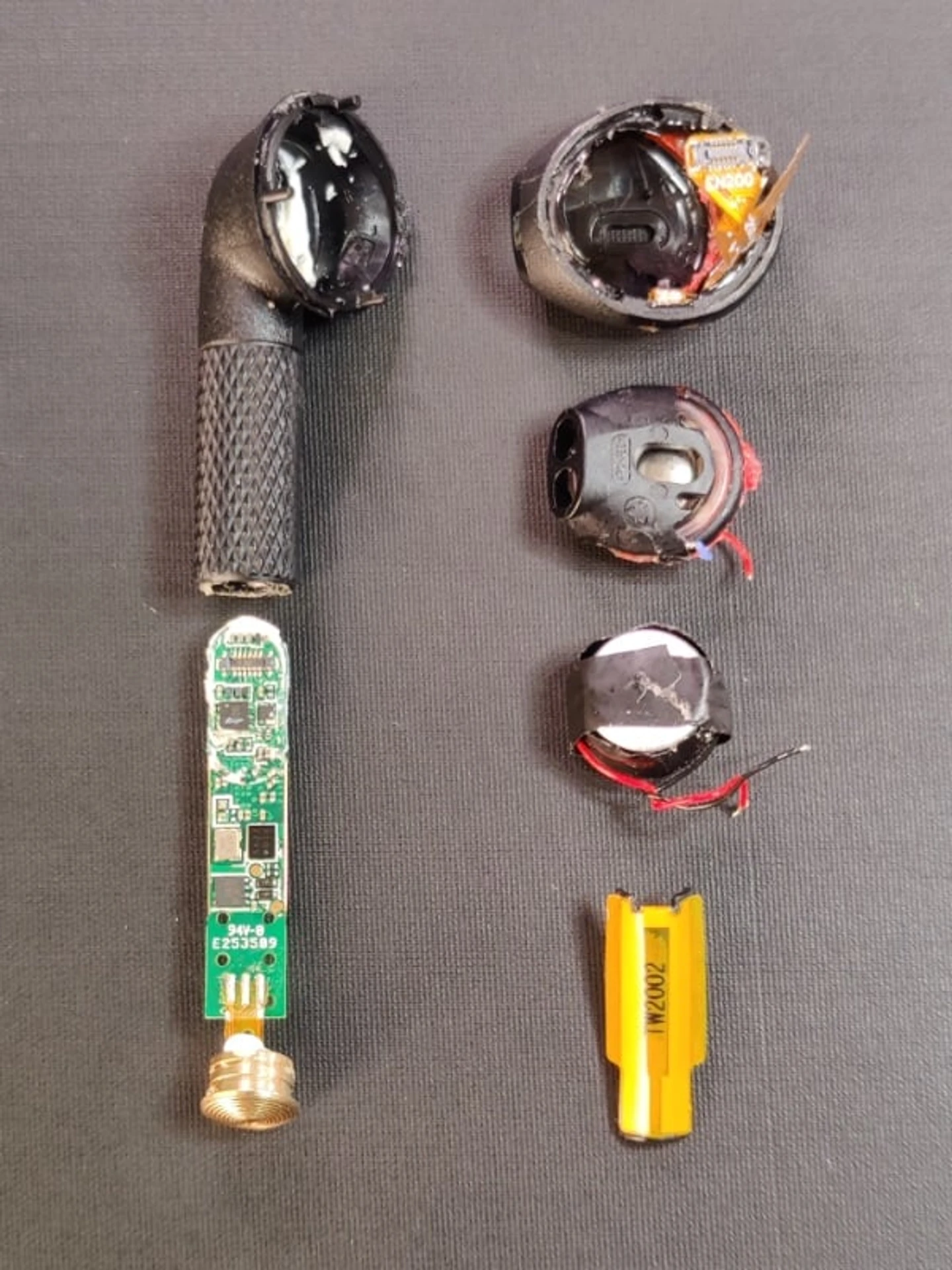 Розібрані навушники Marshall Minor 3
