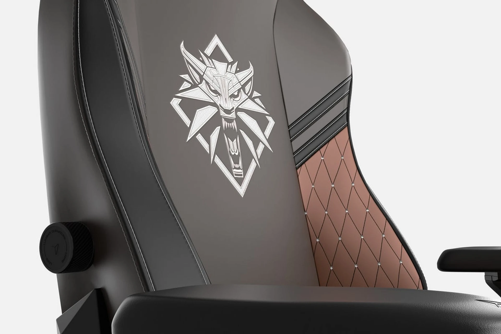 Secretlab_The_Witcher_Edition_02