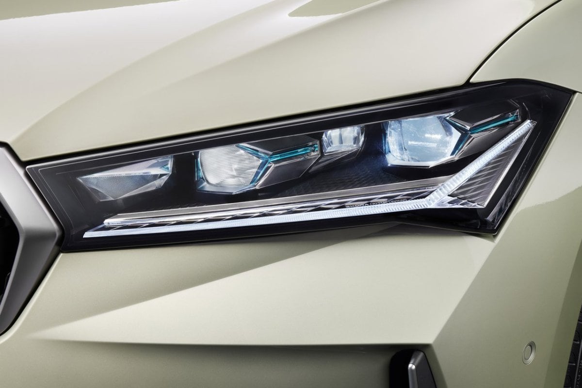 Skoda Superb Combi lights