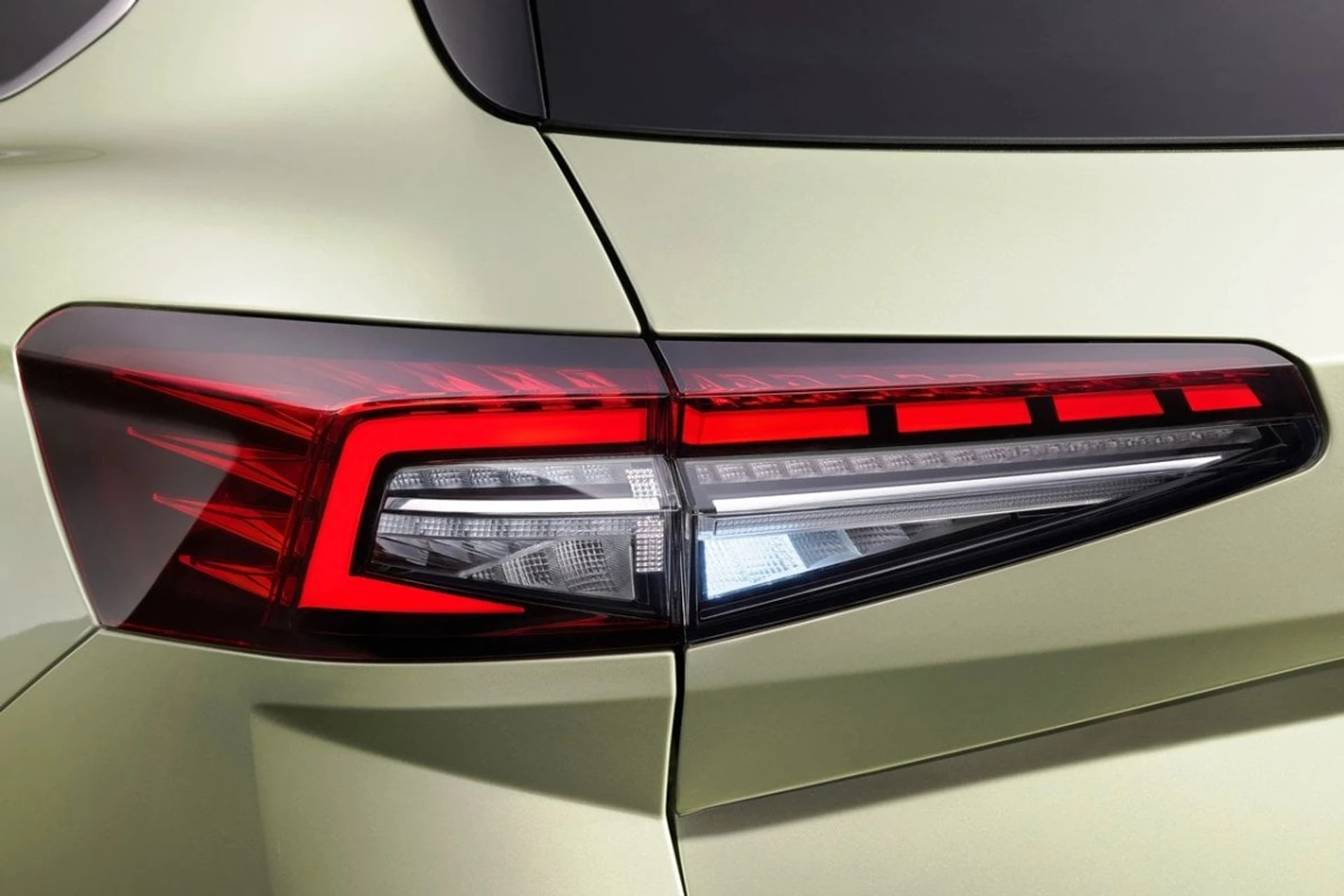 Skoda Superb Combi rear lights