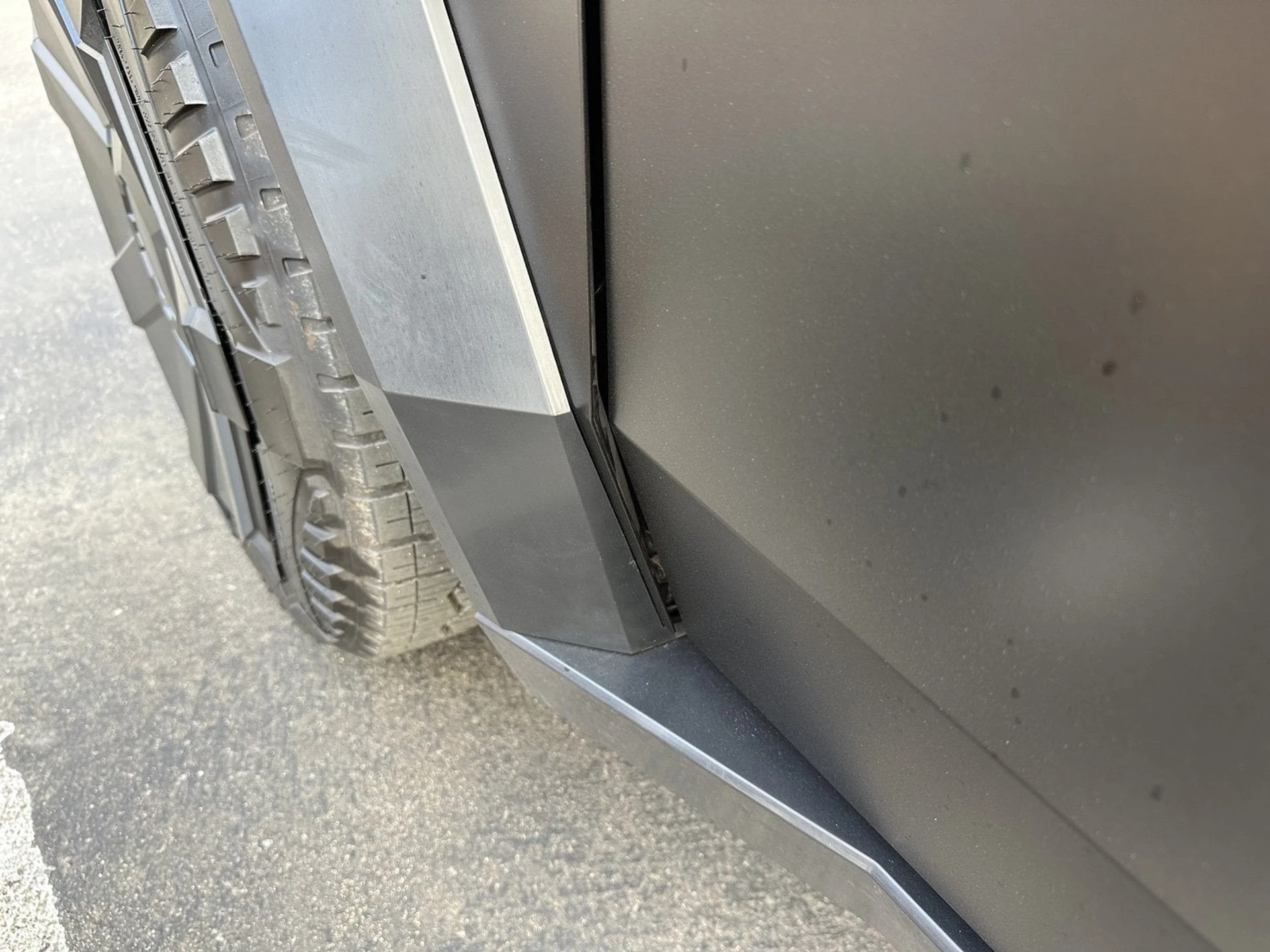 Tesla-Cybertruck-Quality-Problems-2