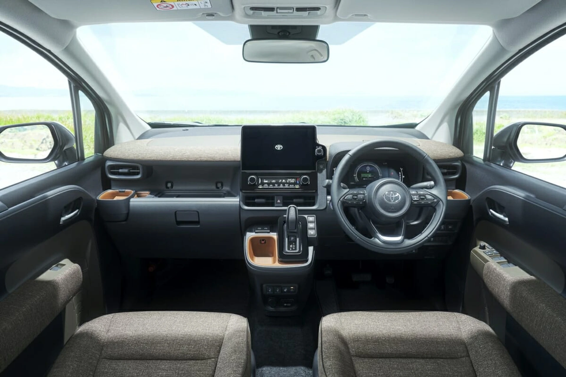 Toyota Sienta 3
