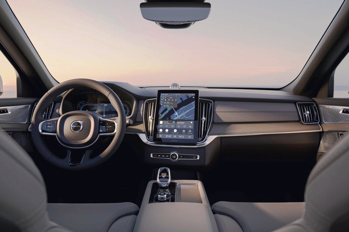 Volvo XC90 inside 2025