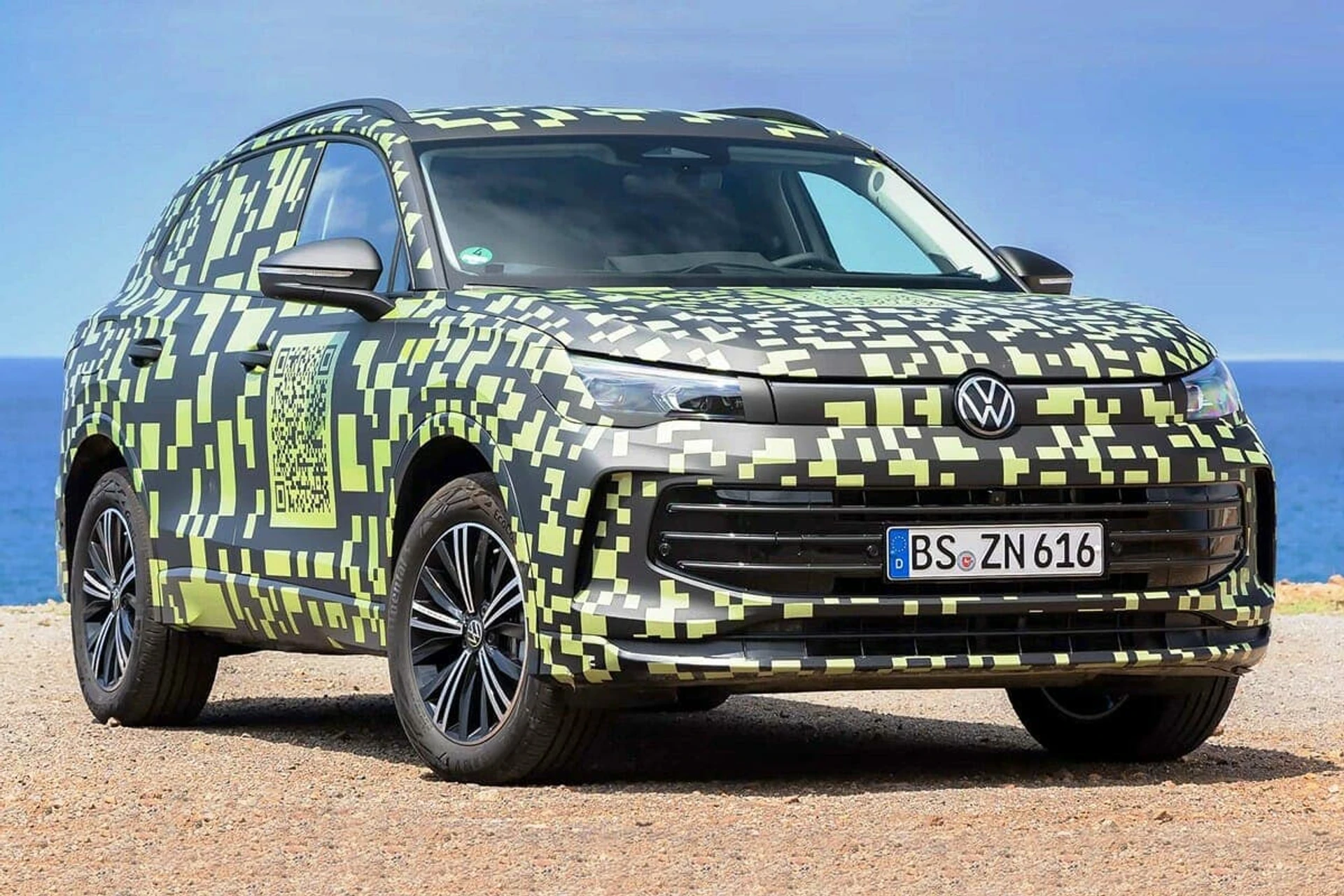 Volkswagen Tiguan front