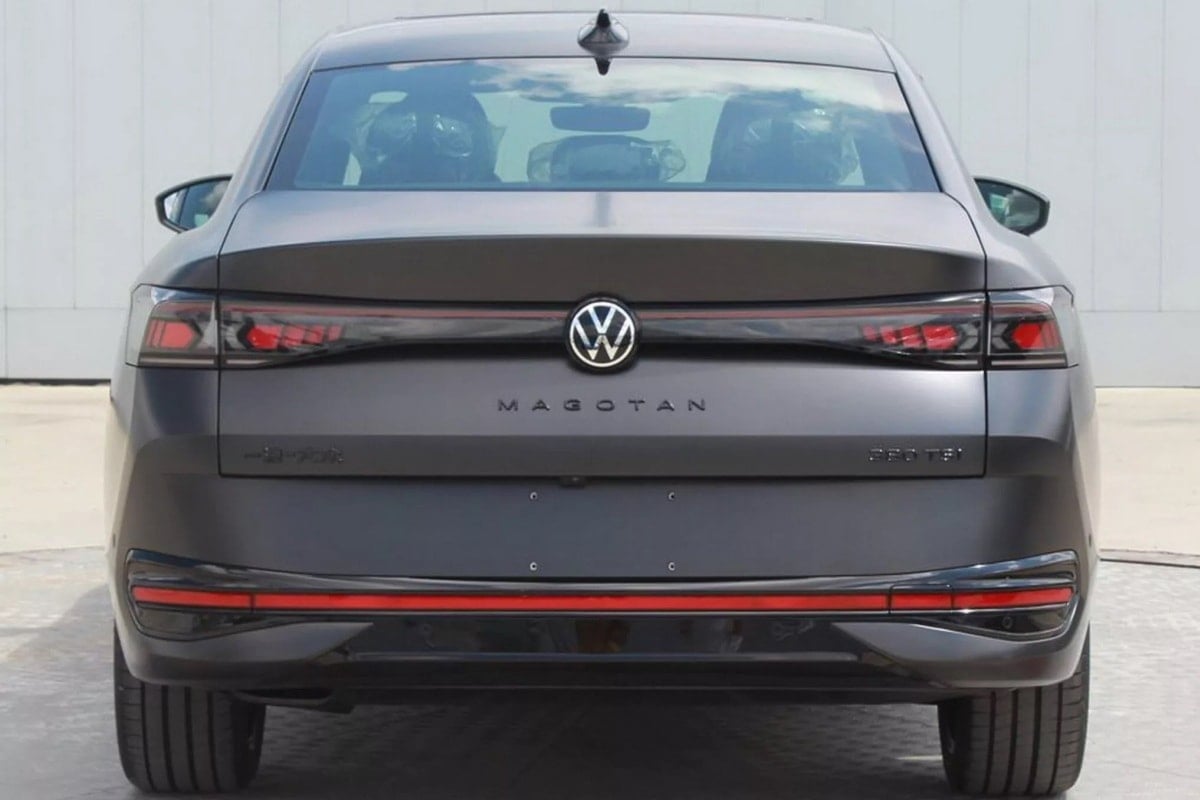 Volkswagen Magotan rear