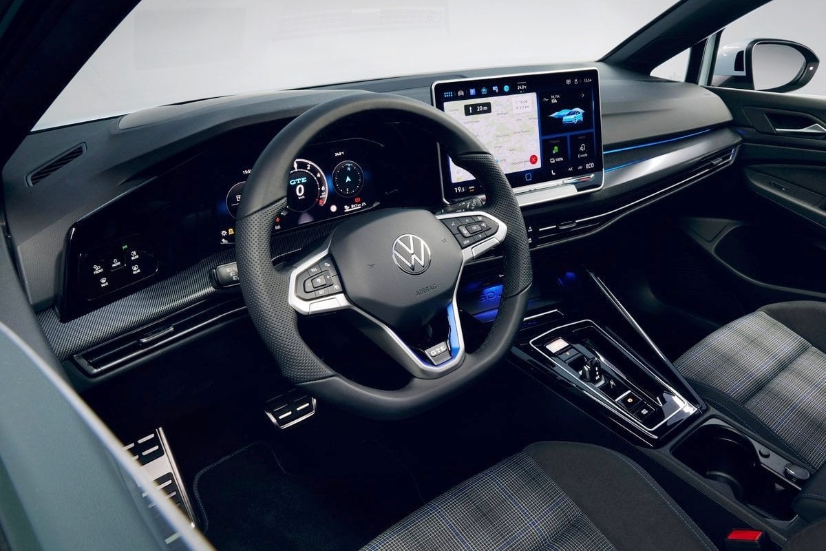 Volkswagen Golf GTE inside