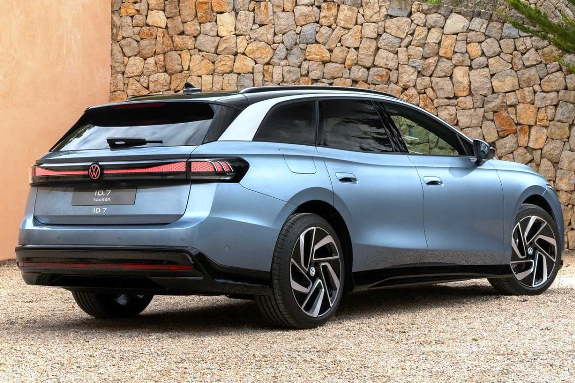 Volkswagen ID.7 Tourer side