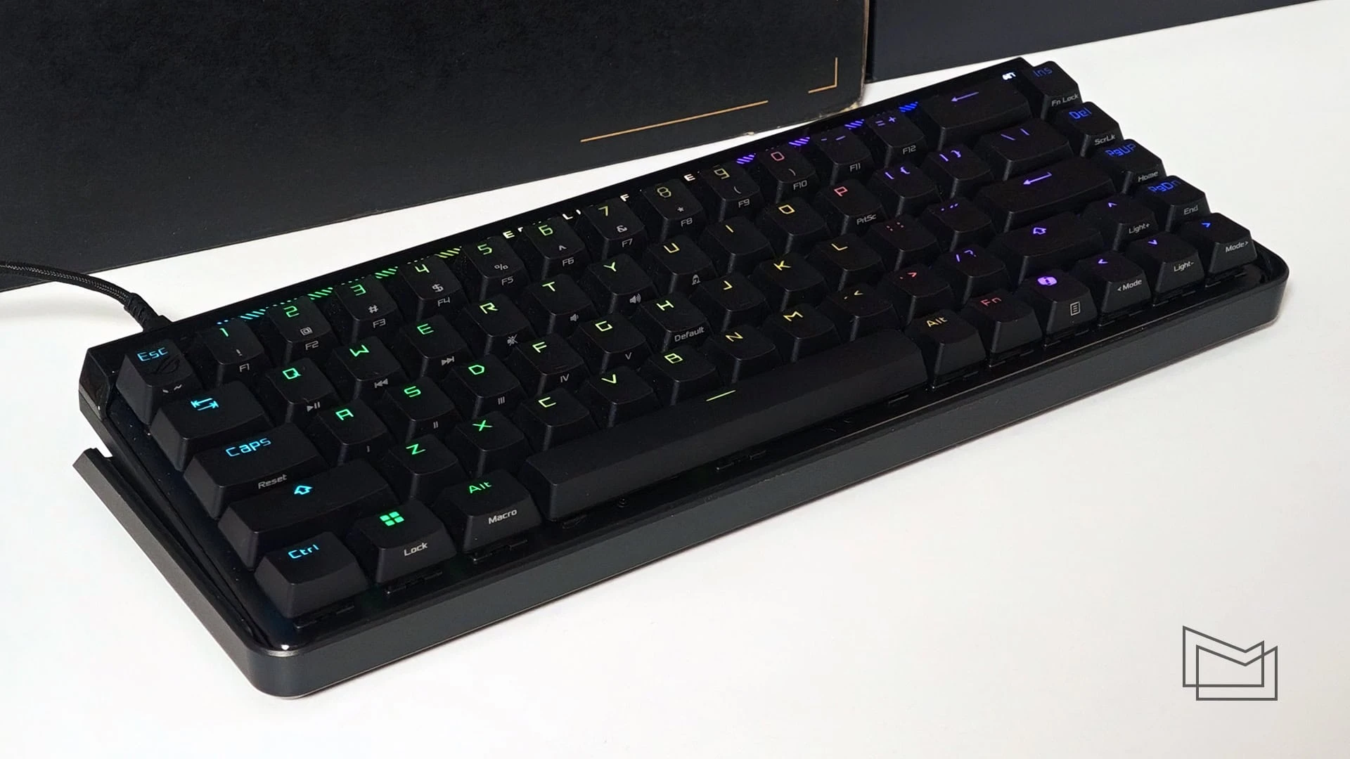 Огляд ASUS ROG Falchion Ace HFX: дизайн