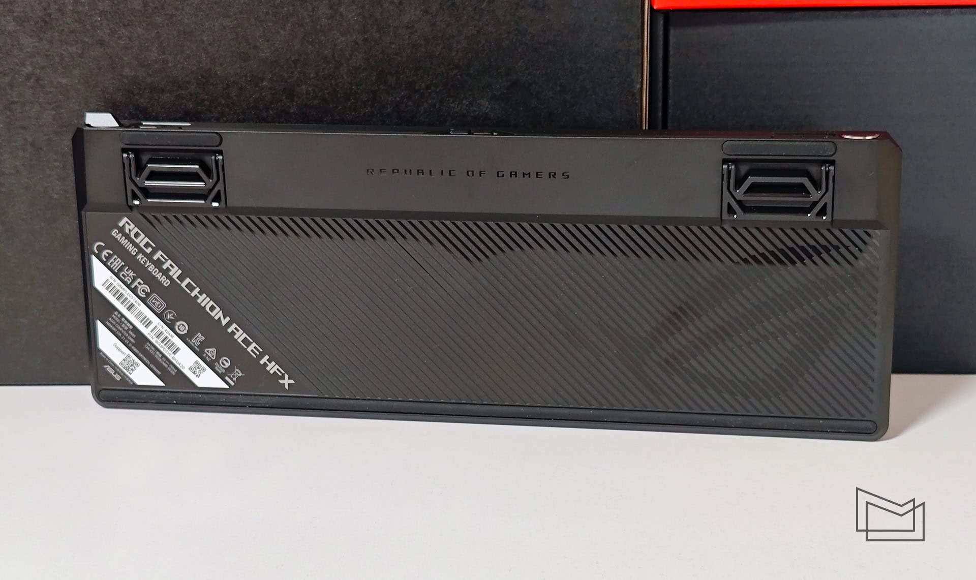 Огляд ASUS ROG Falchion Ace HFX: дизайн