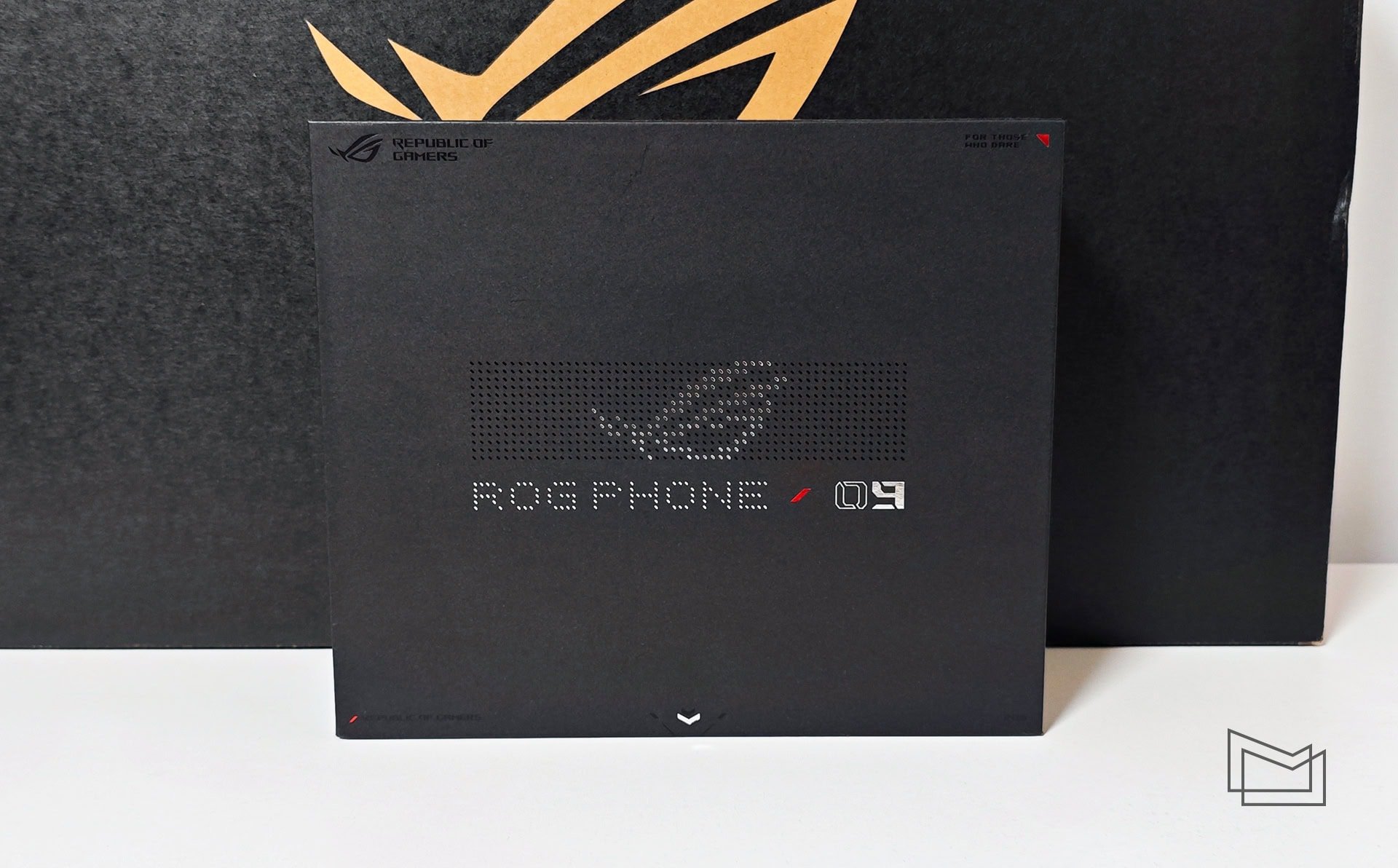 Огляд ASUS ROG Phone 9 Pro: комплектація