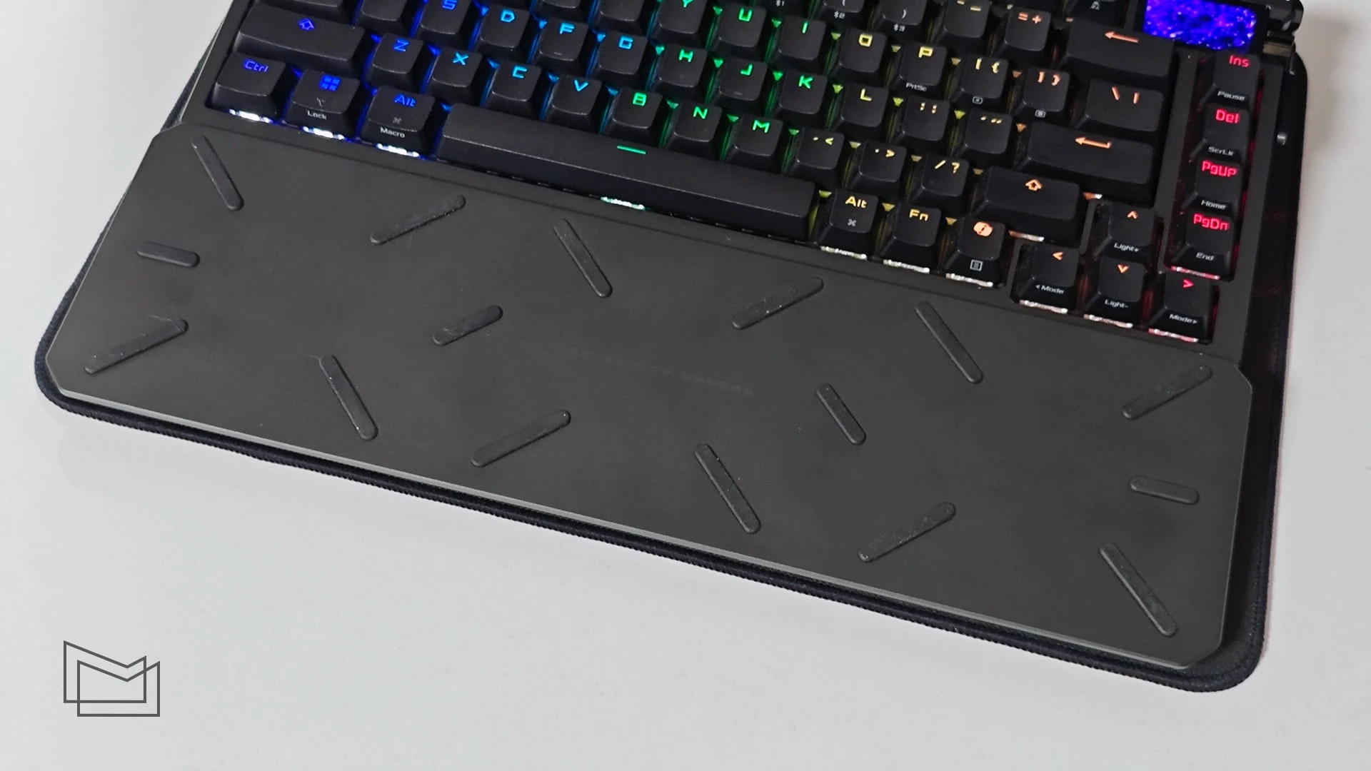 Огляд ASUS ROG Azoth Extreme: дизайн