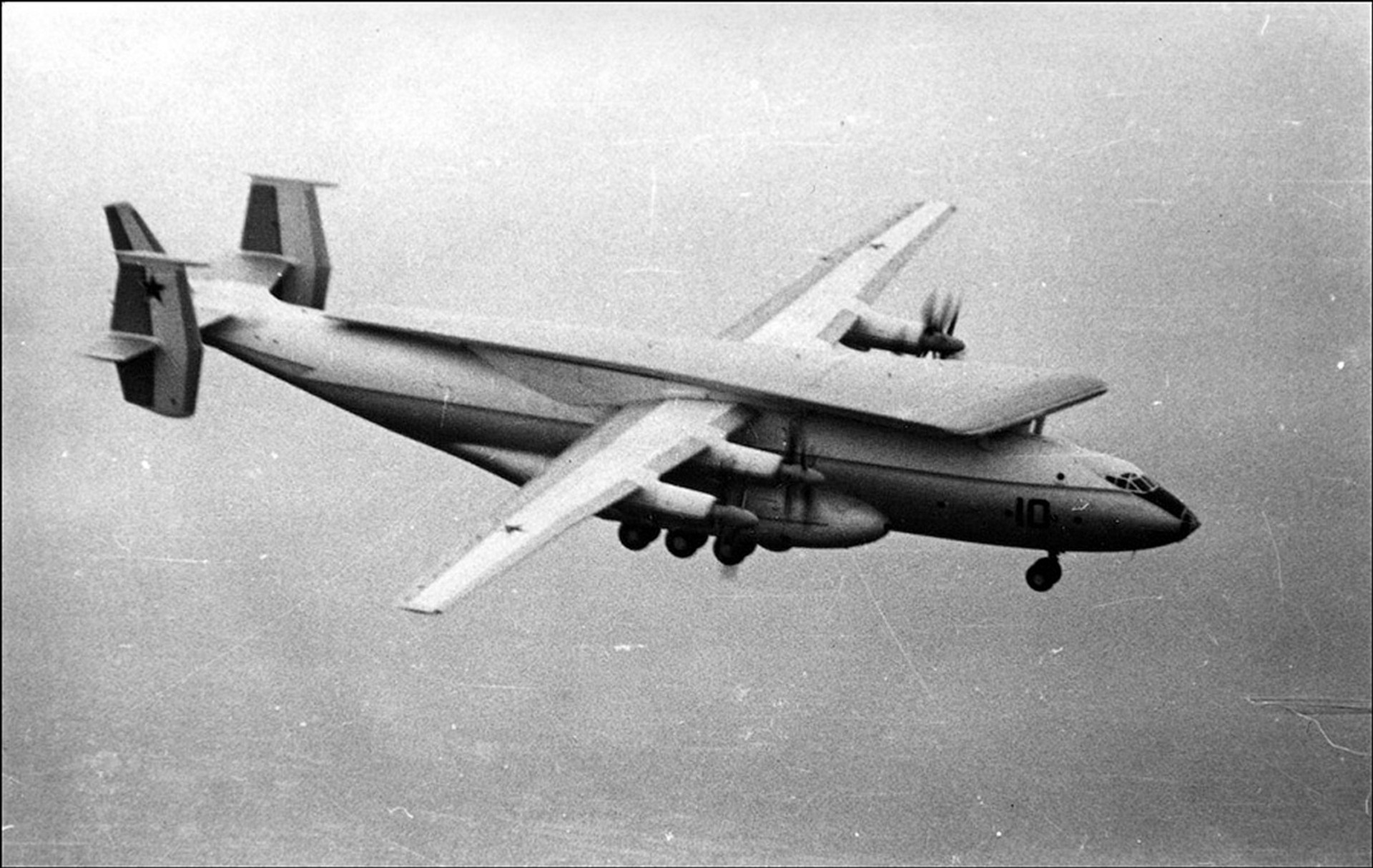 Ан-22ПЗ з крилом Ан-225 Мрія на зовнішній підвісці