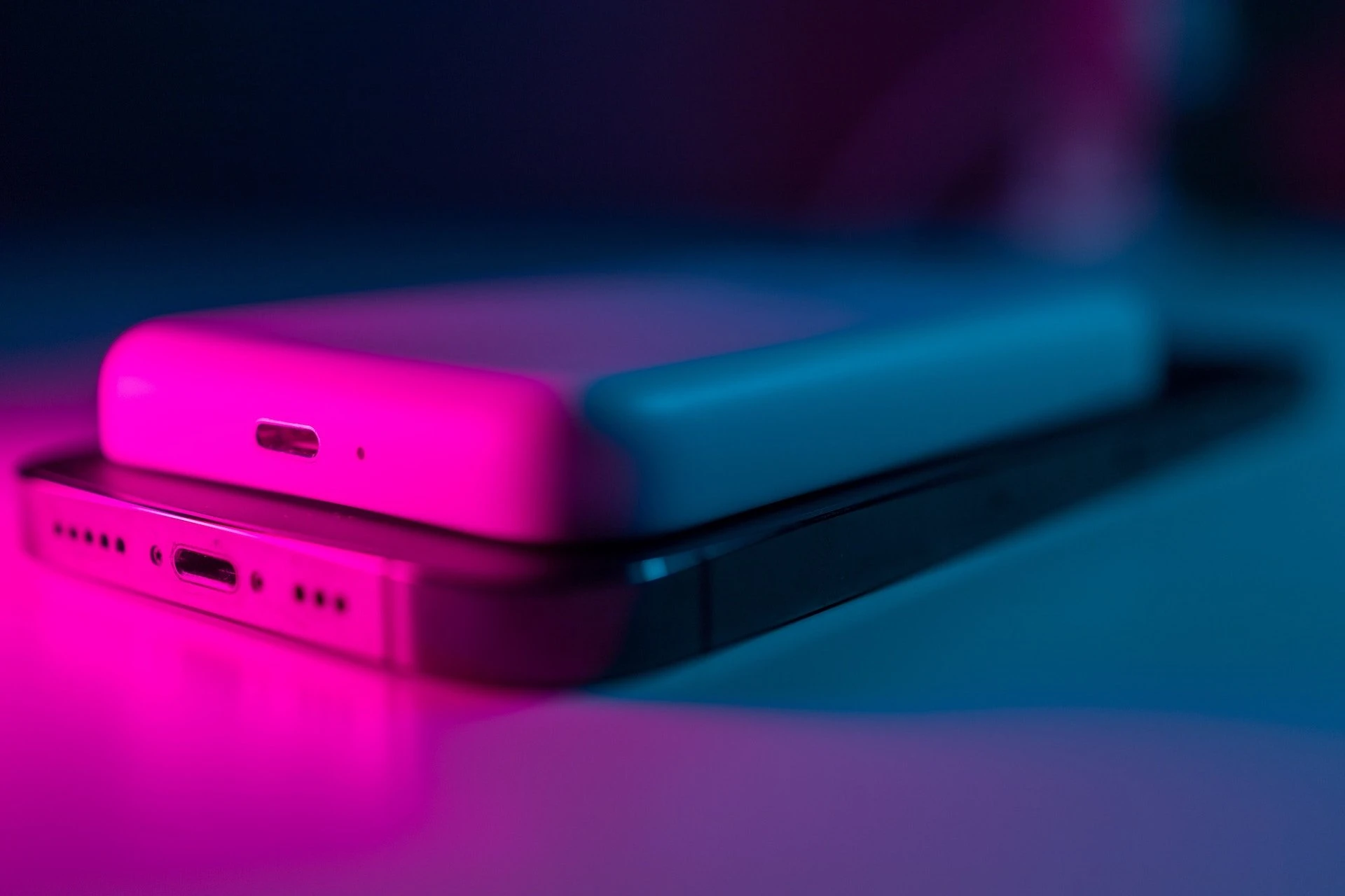 iphone-magsafe-battery-pack-2