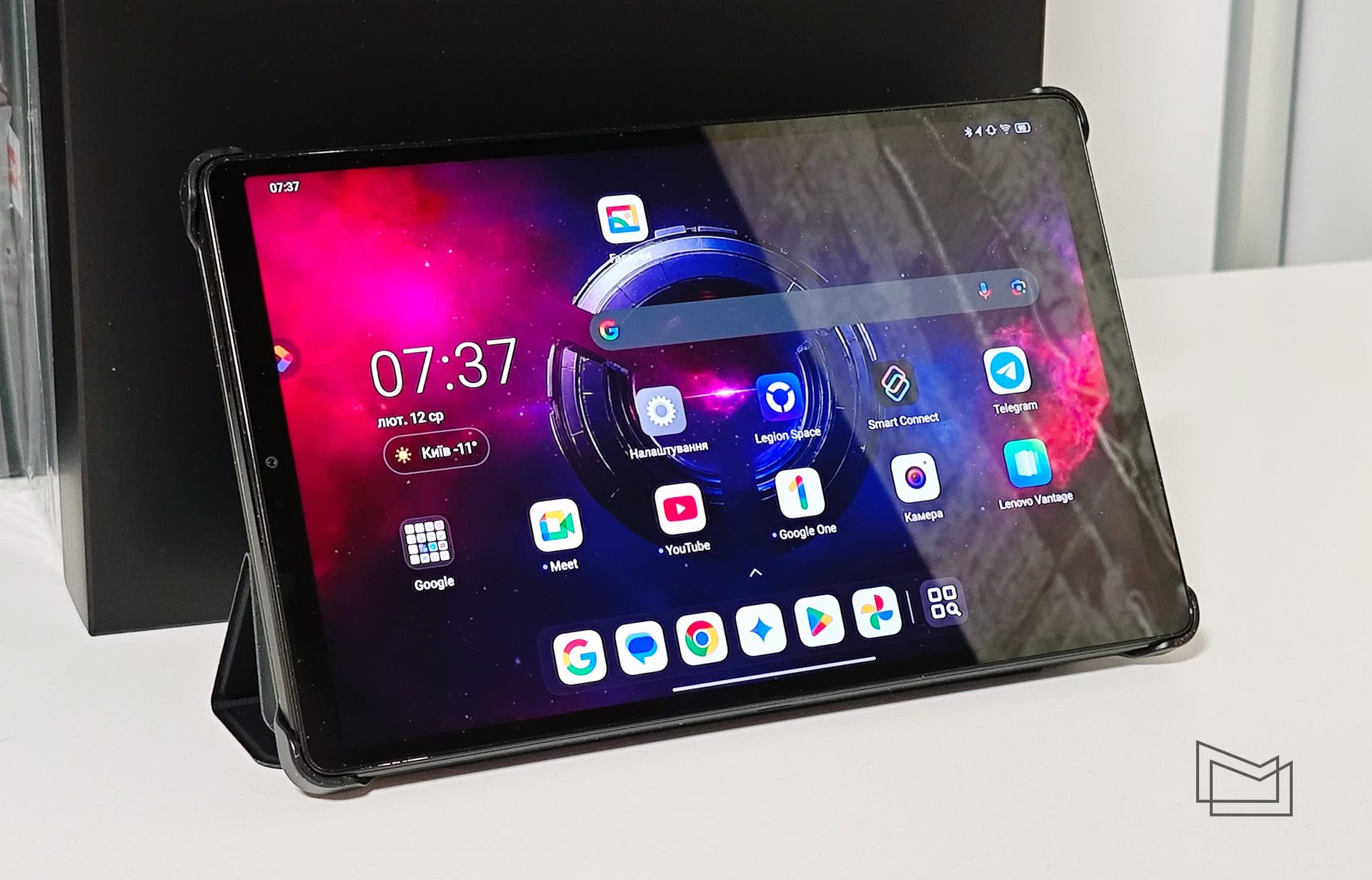 Огляд Lenovo Legion Tab (3rd Gen): комплект постачання